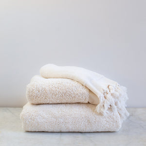 https://www.elleihome.com/cdn/shop/products/INGREDIENTS_LDN_Organic_cotton_Hand_woven_terry_towels-3_300x.jpg?v=1628851512